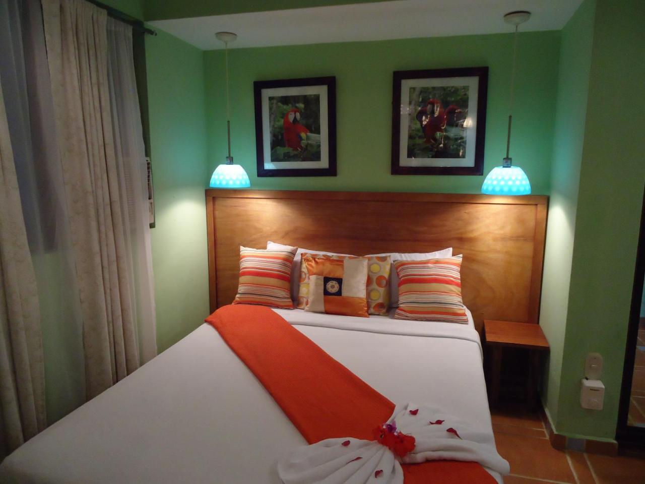 Hotel Mandarina Quepos Exterior photo