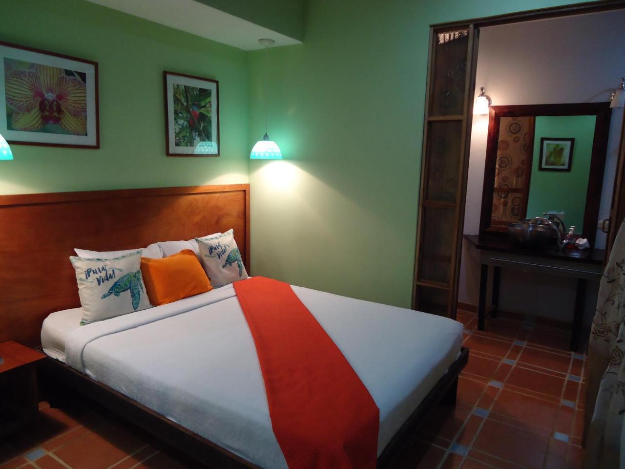 Hotel Mandarina Quepos Exterior photo