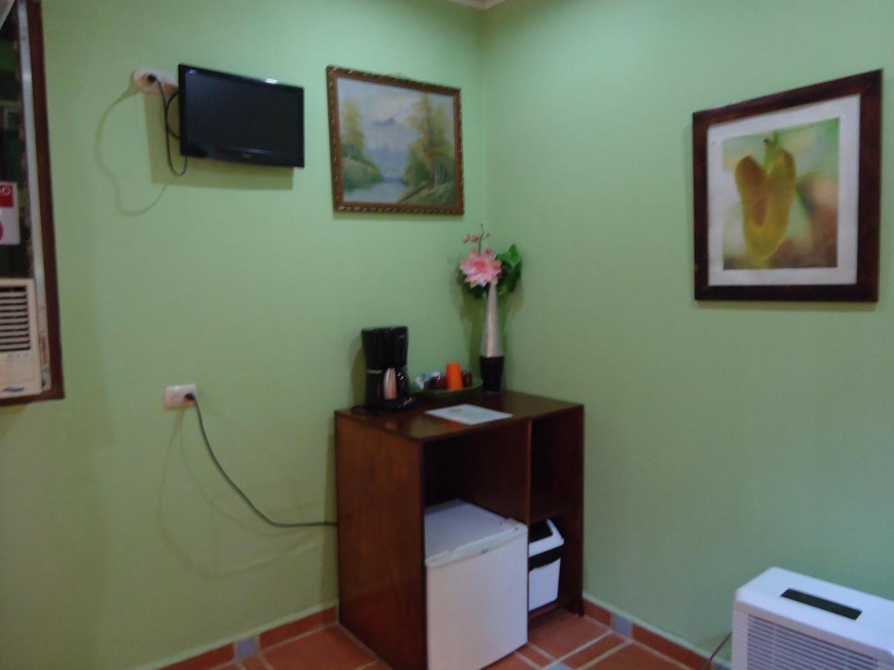 Hotel Mandarina Quepos Exterior photo